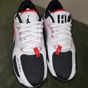 Nike Jordan Heir Series Men’s White/Black/Red Athletic Shoes Size 8.5